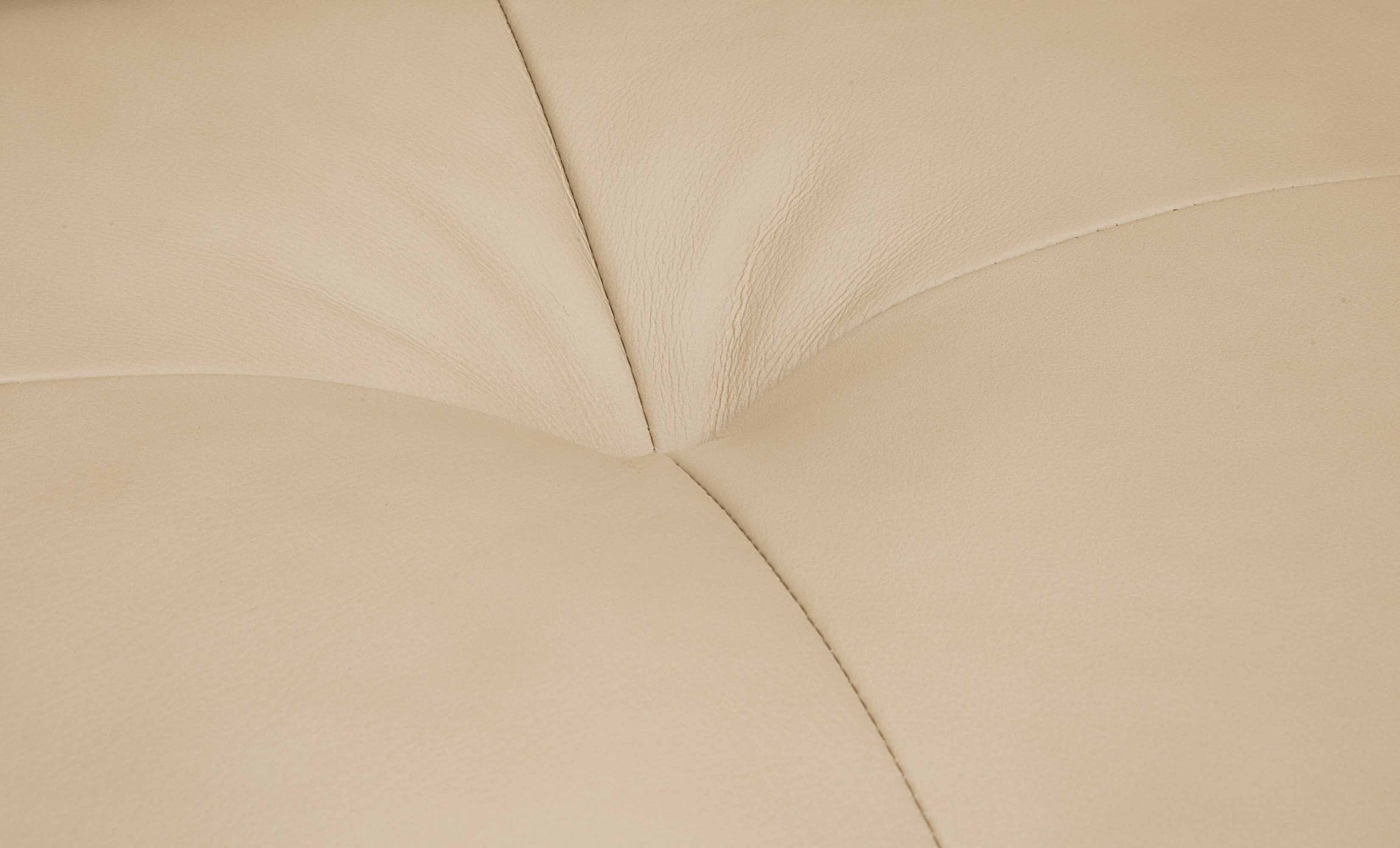 Jura Leather Sectional - Image 5